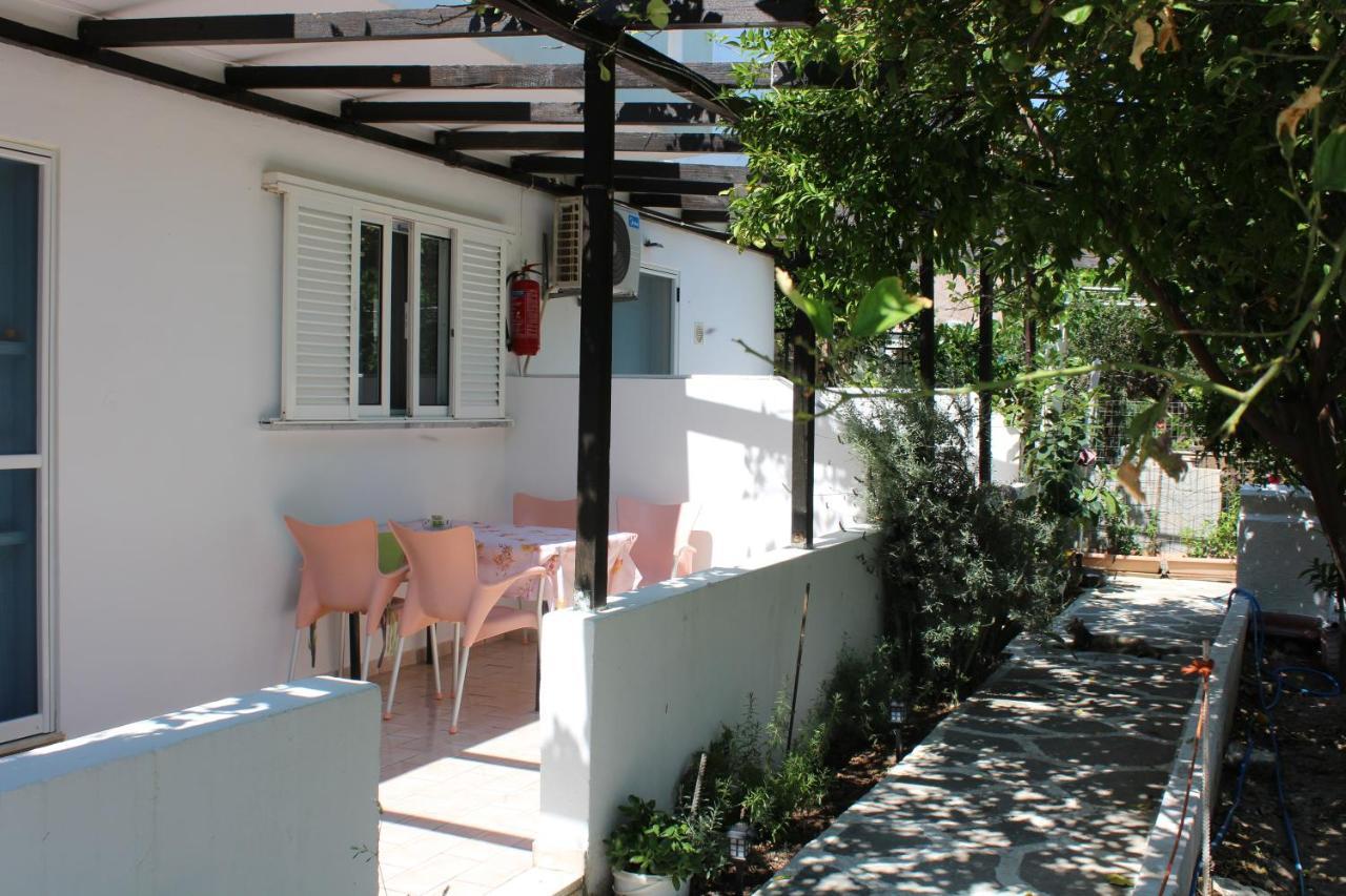 Aaron Apartments Ферма Екстериор снимка